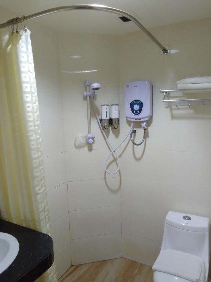 Super Oyo 90464 Borneo Suites Hotel Kota Kinabalu Extérieur photo