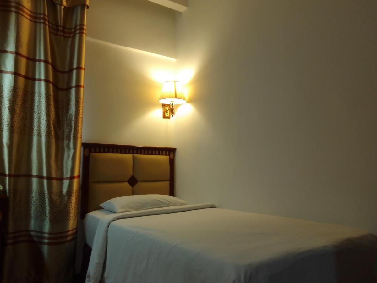 Super Oyo 90464 Borneo Suites Hotel Kota Kinabalu Extérieur photo