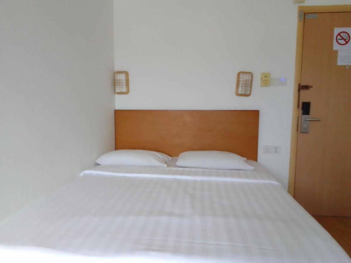 Super Oyo 90464 Borneo Suites Hotel Kota Kinabalu Extérieur photo