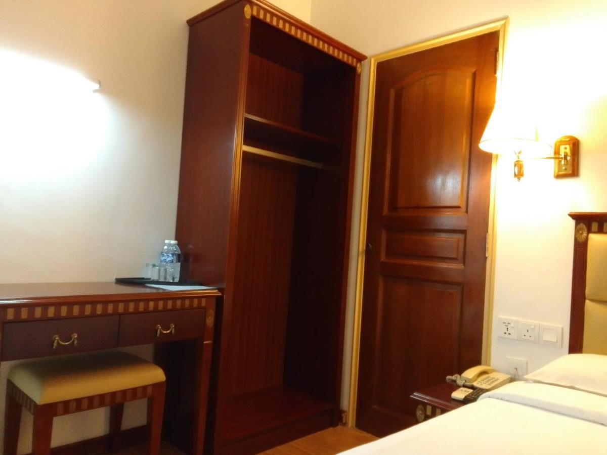 Super Oyo 90464 Borneo Suites Hotel Kota Kinabalu Extérieur photo