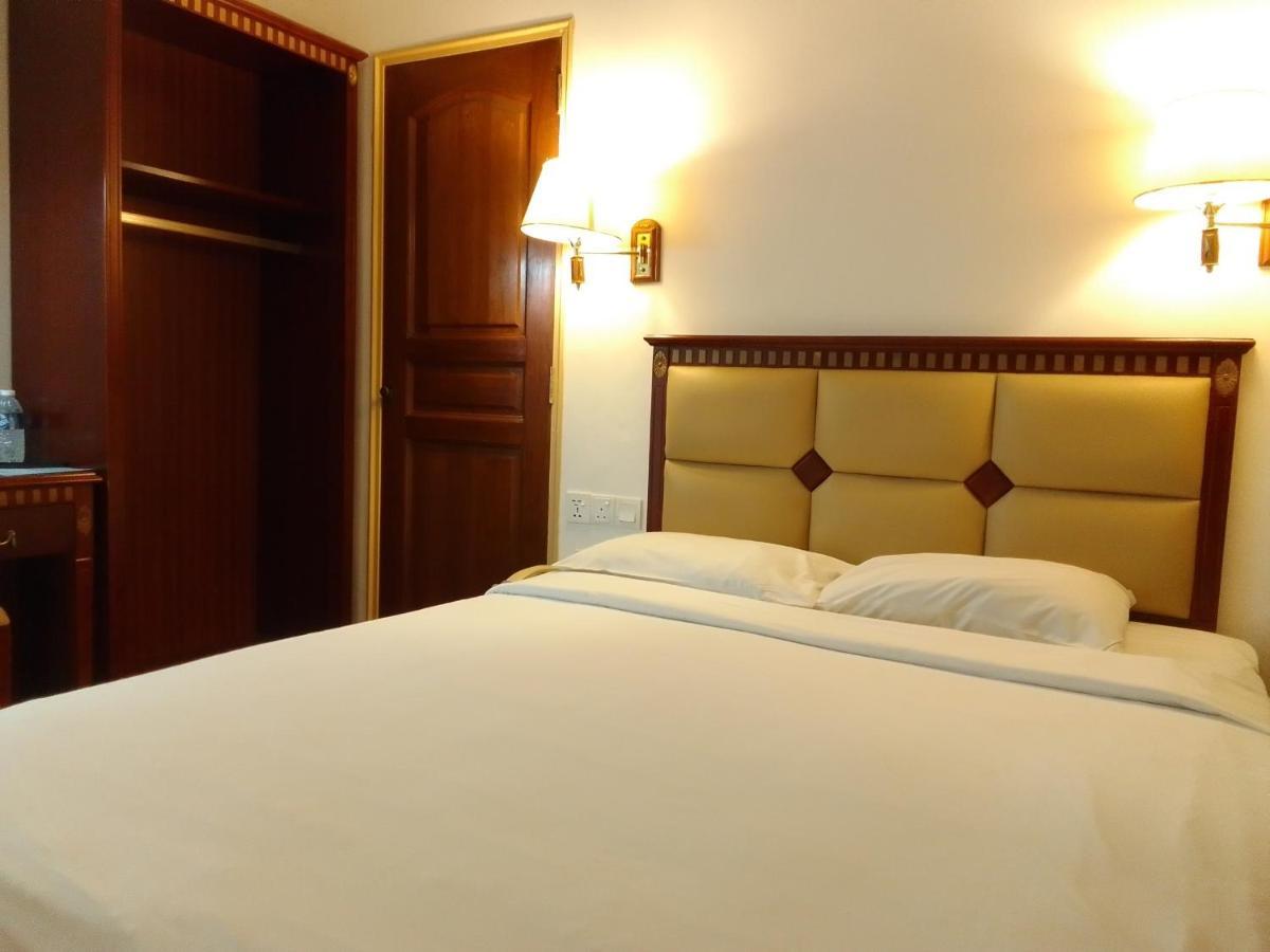 Super Oyo 90464 Borneo Suites Hotel Kota Kinabalu Extérieur photo