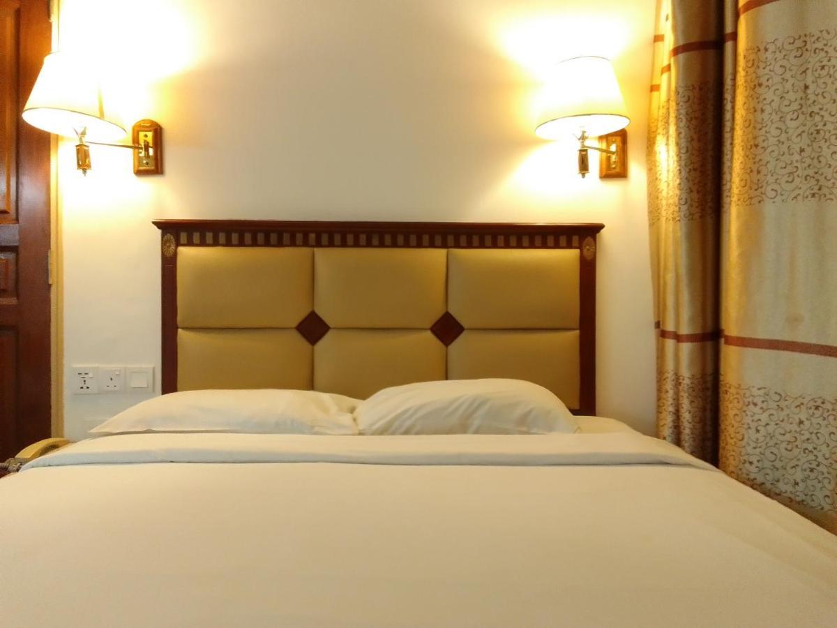 Super Oyo 90464 Borneo Suites Hotel Kota Kinabalu Extérieur photo