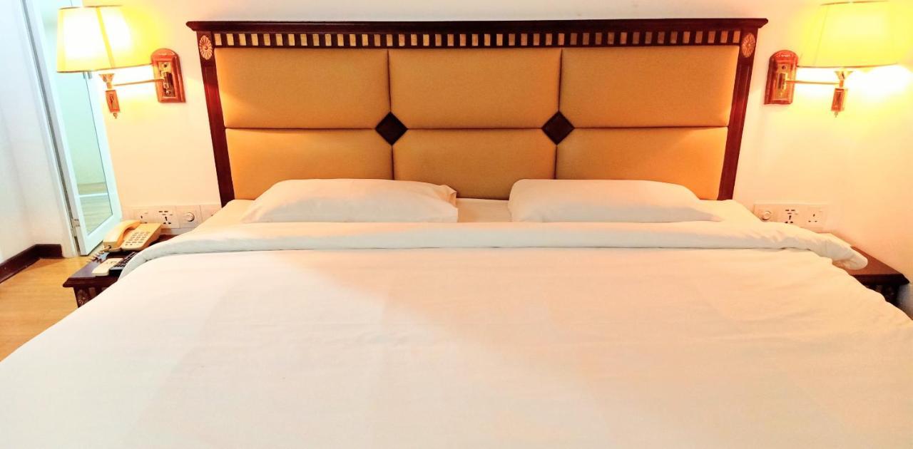 Super Oyo 90464 Borneo Suites Hotel Kota Kinabalu Extérieur photo