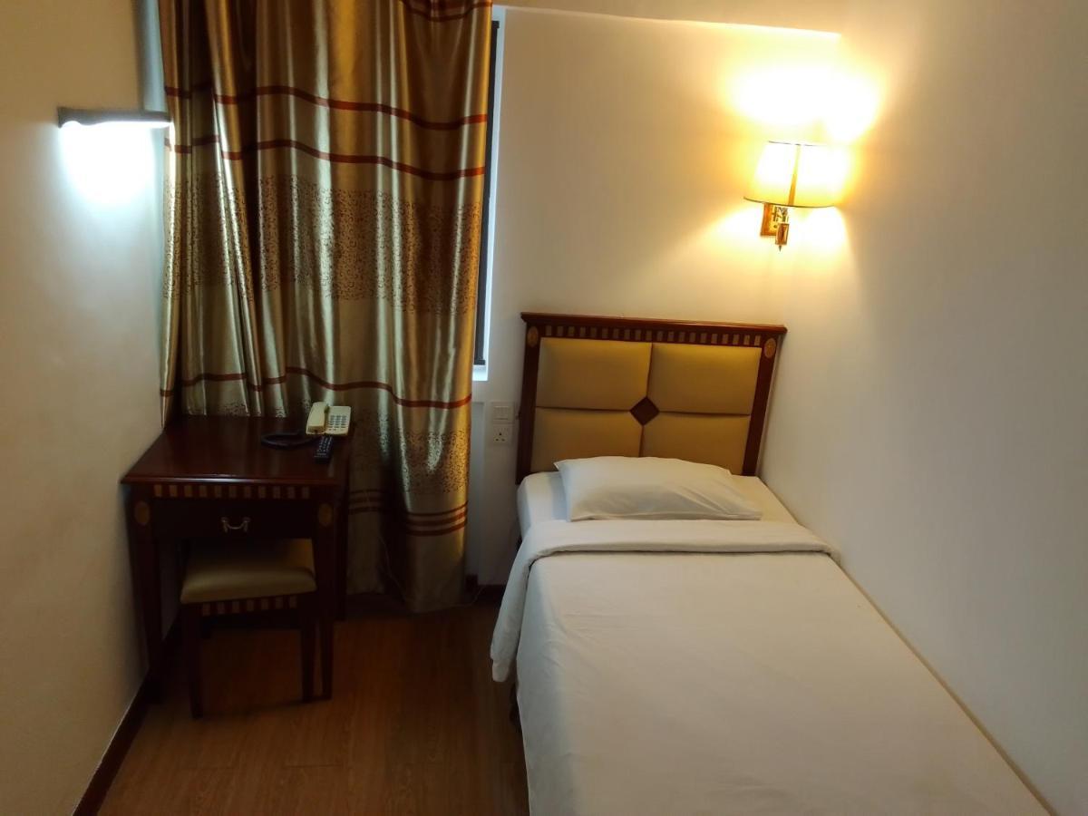 Super Oyo 90464 Borneo Suites Hotel Kota Kinabalu Extérieur photo