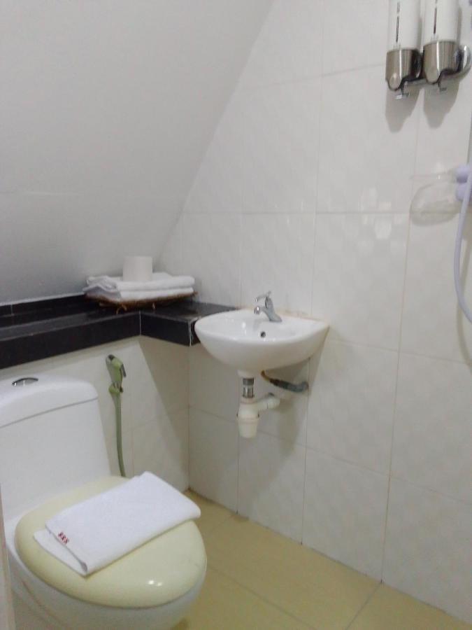 Super Oyo 90464 Borneo Suites Hotel Kota Kinabalu Extérieur photo