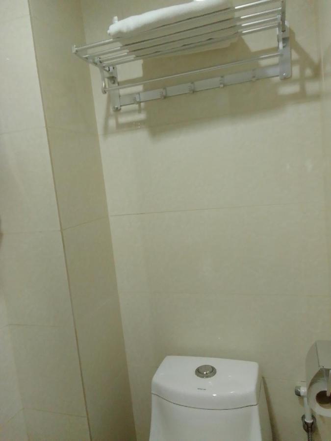 Super Oyo 90464 Borneo Suites Hotel Kota Kinabalu Extérieur photo