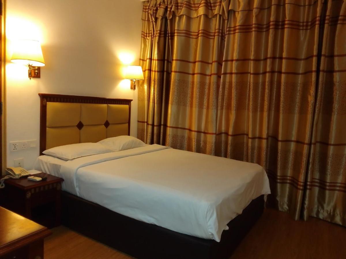 Super Oyo 90464 Borneo Suites Hotel Kota Kinabalu Extérieur photo