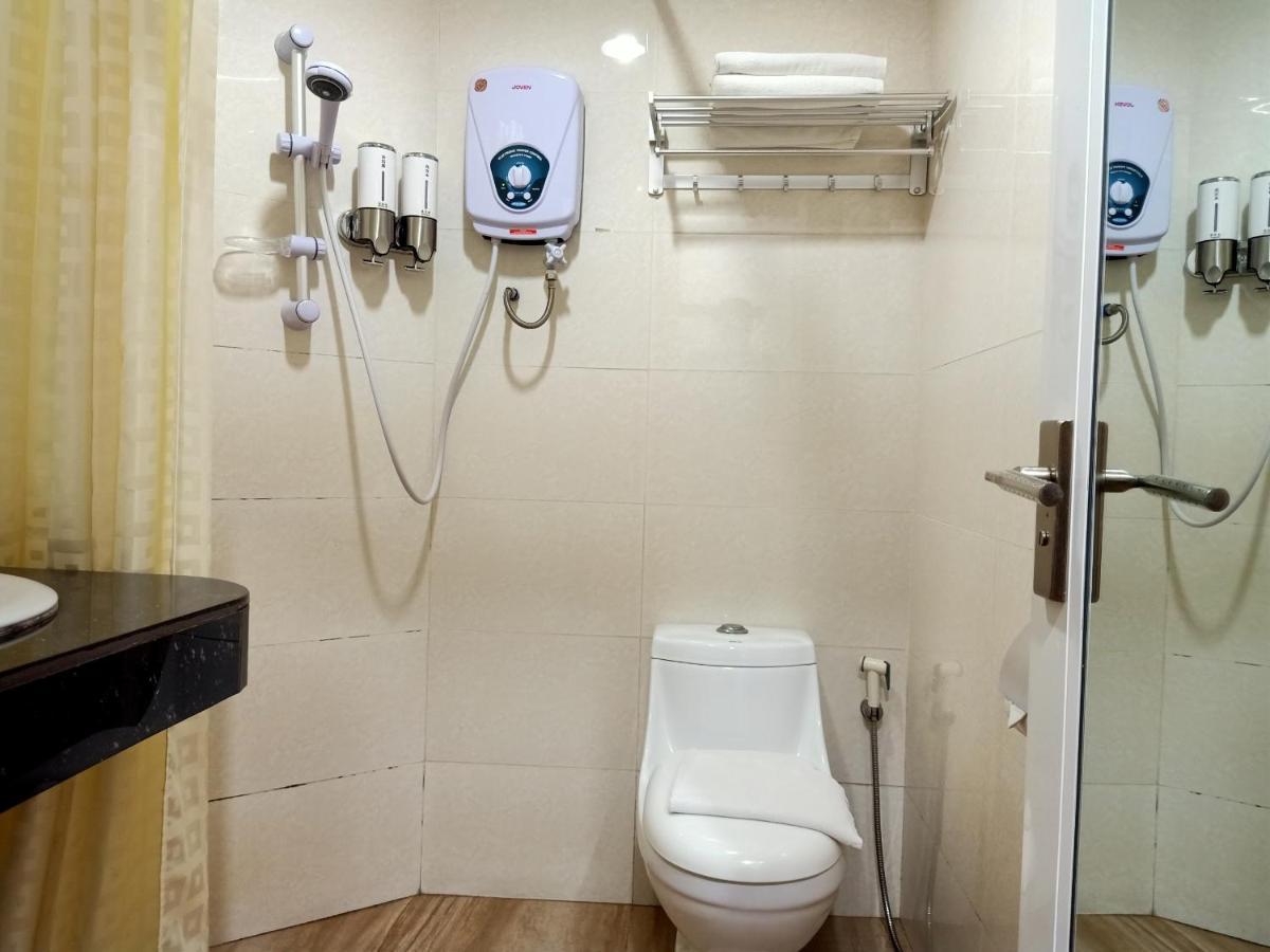 Super Oyo 90464 Borneo Suites Hotel Kota Kinabalu Extérieur photo