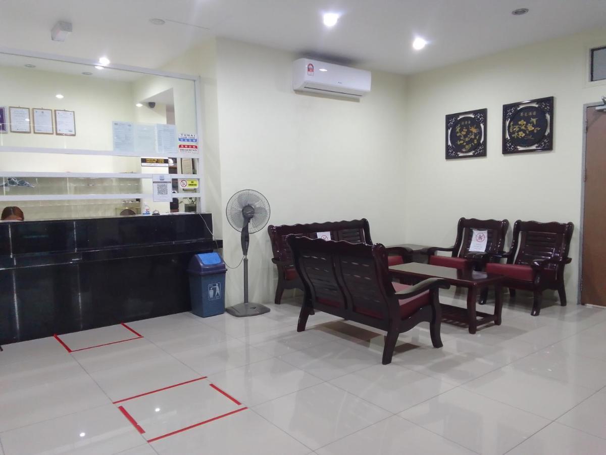 Super Oyo 90464 Borneo Suites Hotel Kota Kinabalu Extérieur photo