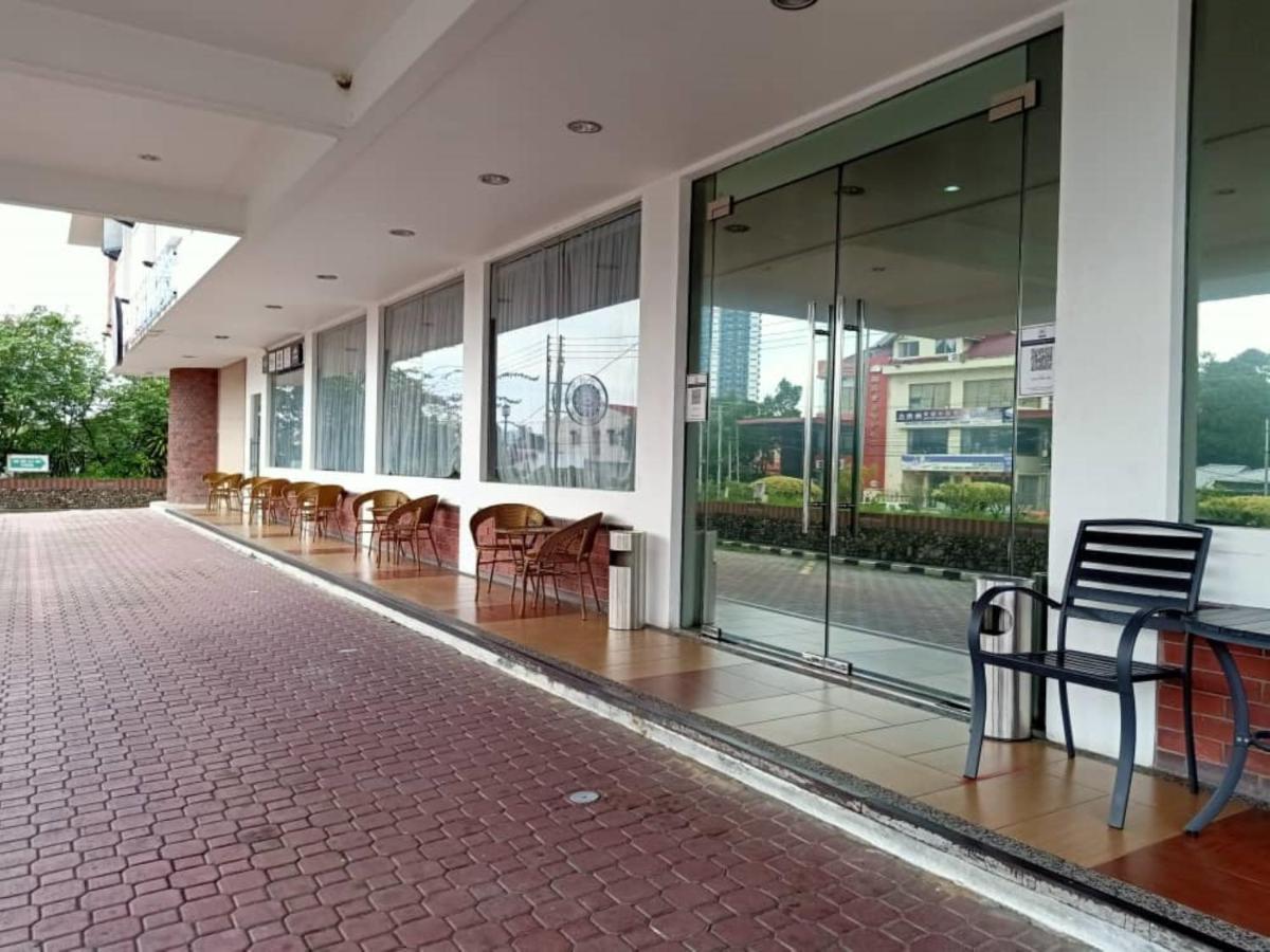 Super Oyo 90464 Borneo Suites Hotel Kota Kinabalu Extérieur photo