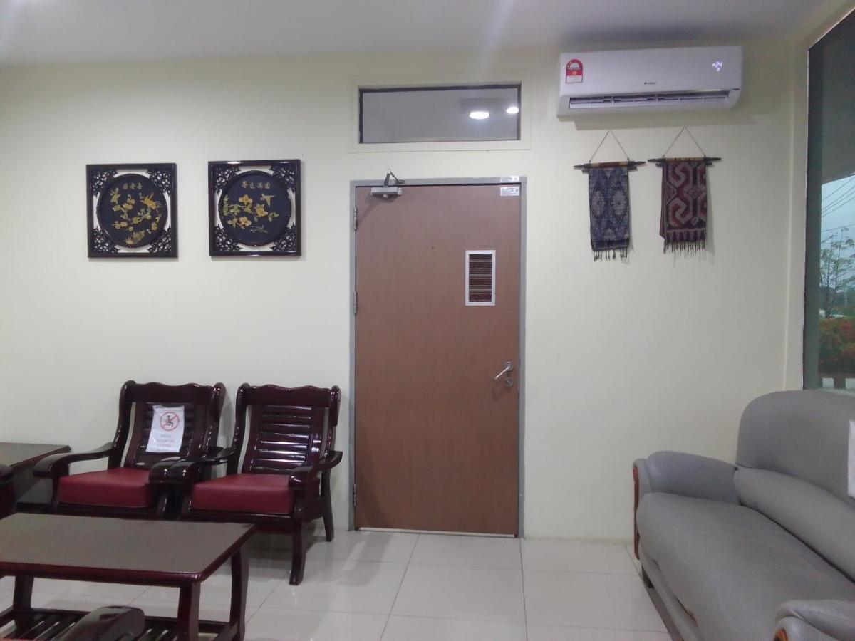 Super Oyo 90464 Borneo Suites Hotel Kota Kinabalu Extérieur photo