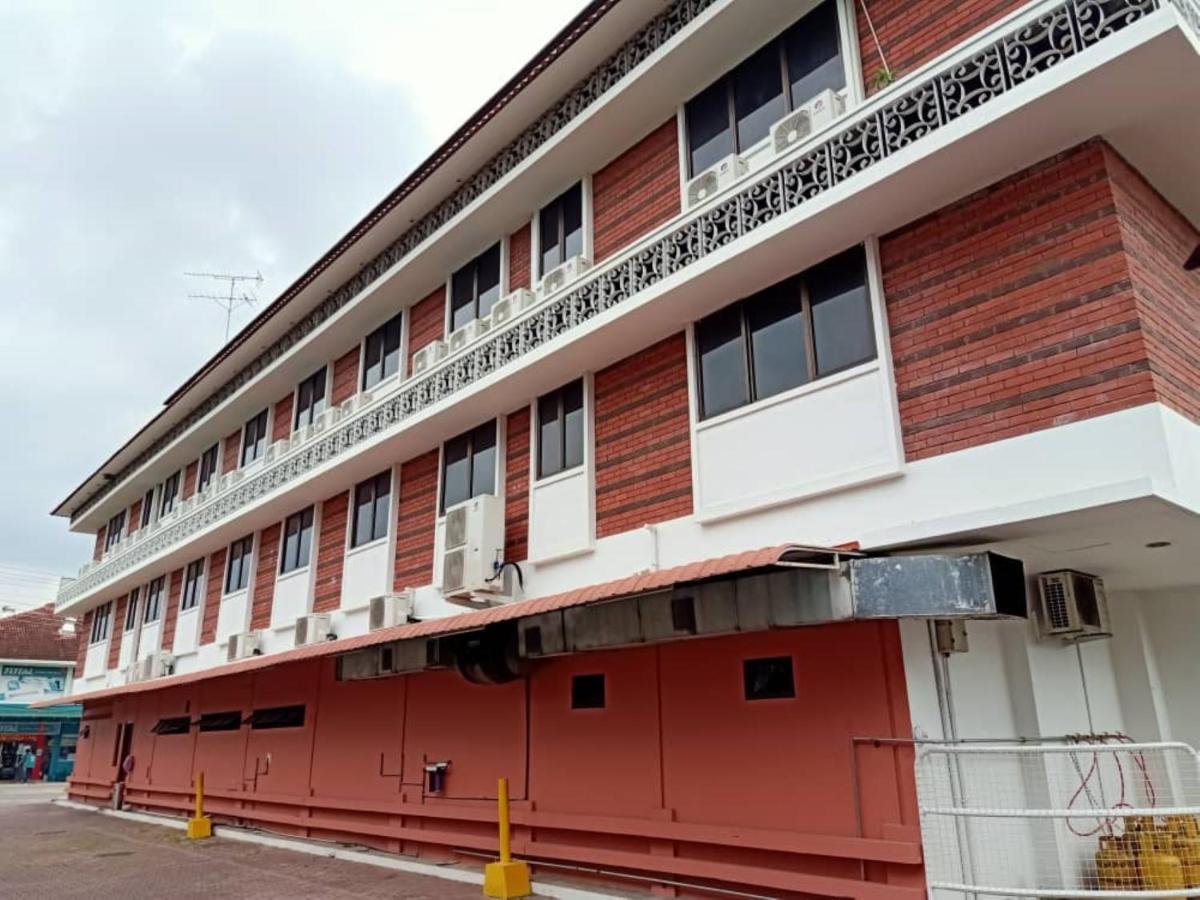 Super Oyo 90464 Borneo Suites Hotel Kota Kinabalu Extérieur photo